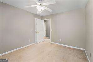 empty room featuring ceiling fan