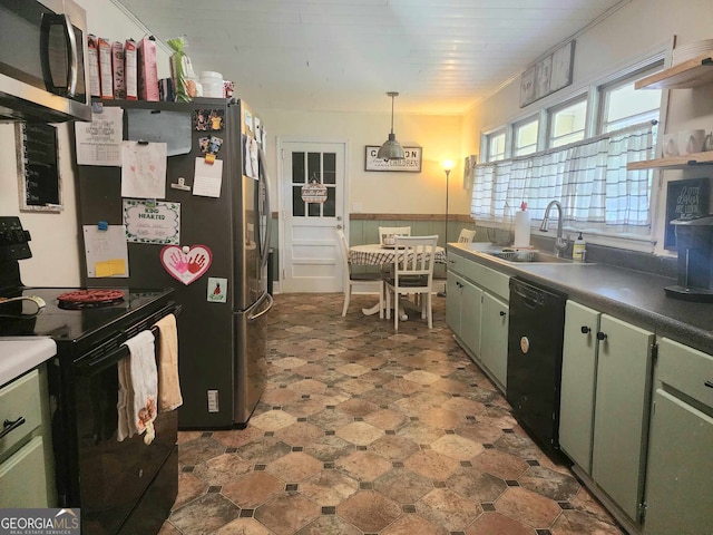 kitchen with sink, decorative light fixtures, green cabinets, and black appliances