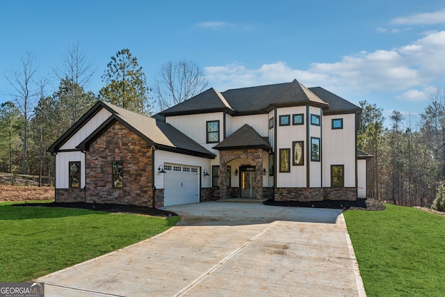 view of front facade featuring a garage and a front yard