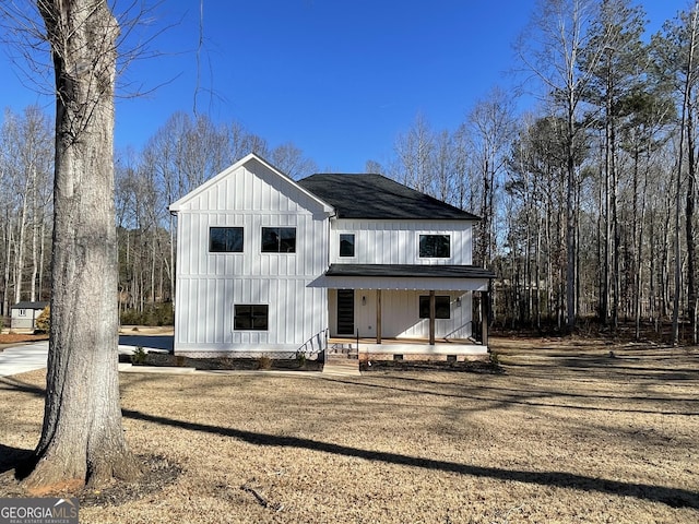 view of front of property featuring a porch