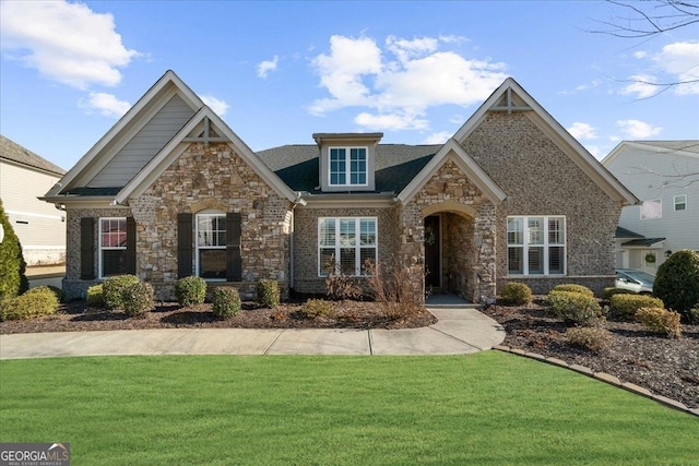 view of front of house featuring a front yard