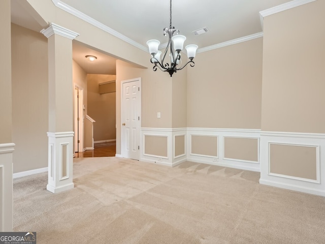 carpeted spare room featuring crown molding and a chandelier