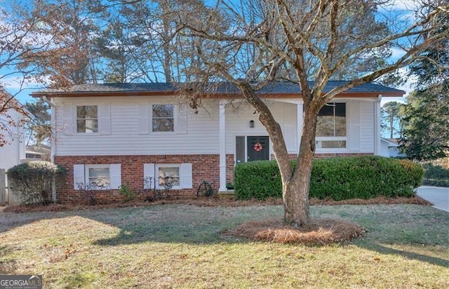 bi-level home with a front lawn