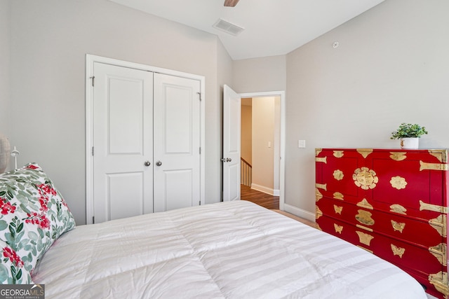 bedroom featuring ceiling fan and a closet