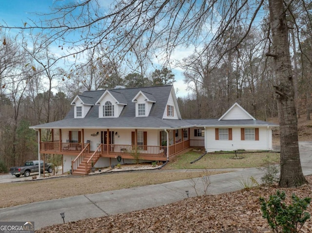 view of front facade with a porch and a front yard