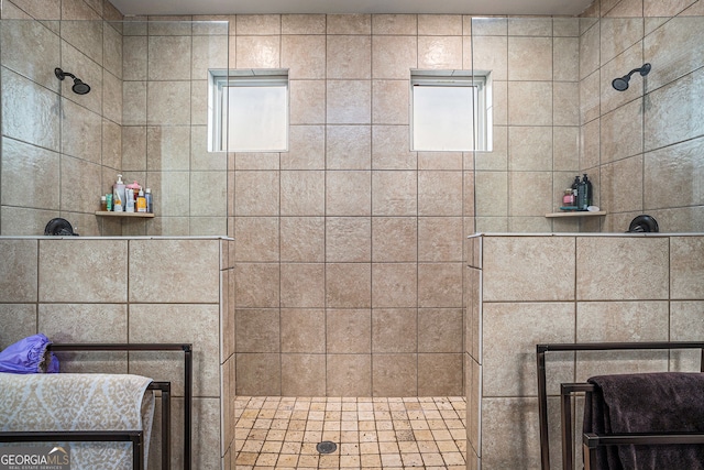 bathroom featuring a tile shower