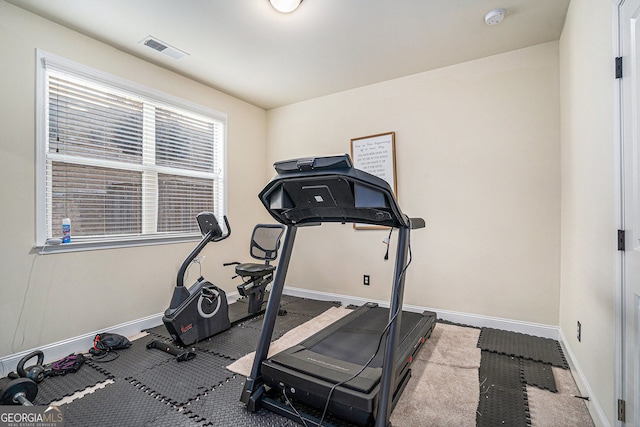 workout room with baseboards and visible vents