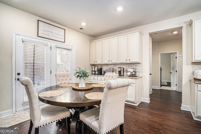 dining space featuring recessed lighting, visible vents, baseboards, and dark wood finished floors