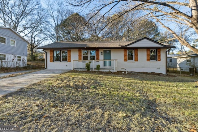 view of front facade with a front lawn