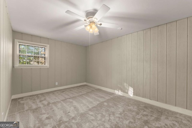 carpeted empty room featuring ceiling fan