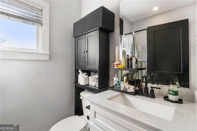 bathroom with toilet, curtained shower, and vanity