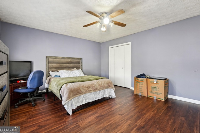 bedroom featuring ceiling fan, a closet, dark hardwood / wood-style floors, and a textured ceiling