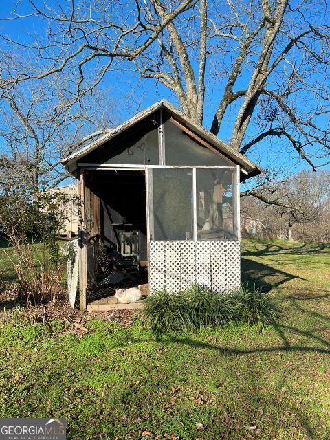 view of outdoor structure with a yard