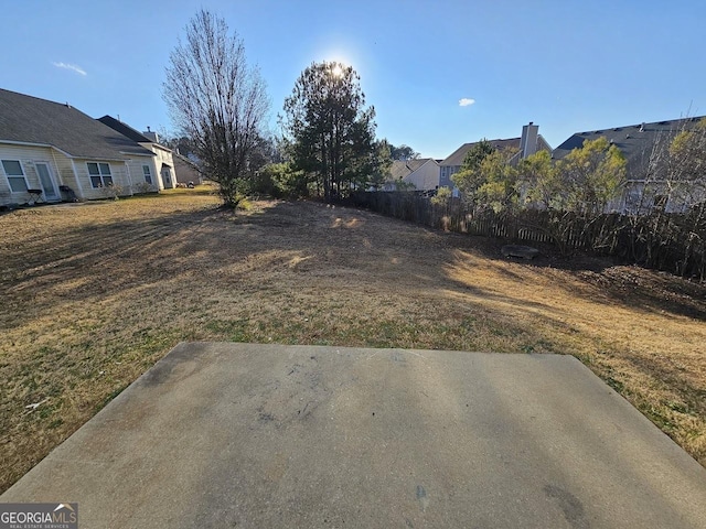 view of yard featuring a patio area