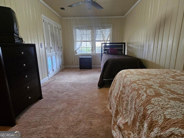 bedroom with light carpet, baseboards, visible vents, a ceiling fan, and crown molding