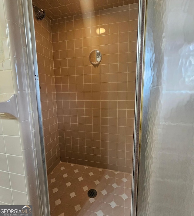 full bathroom featuring a stall shower