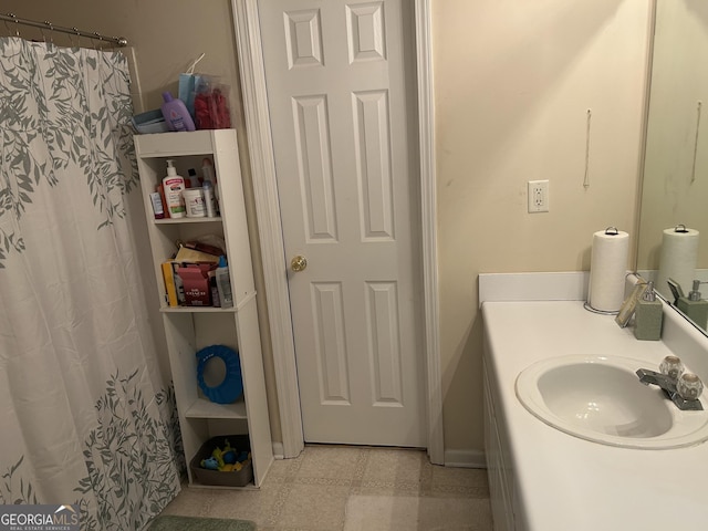 bathroom featuring sink