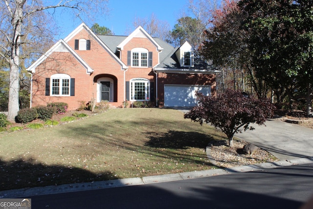 view of front property featuring a front yard