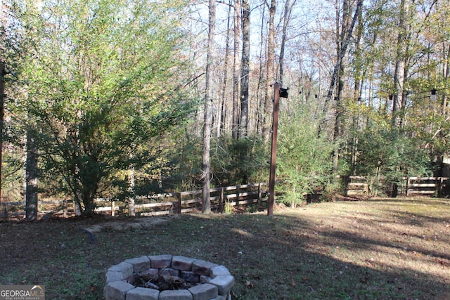 view of yard featuring an outdoor fire pit