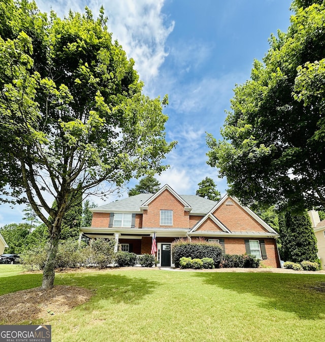 view of front facade with a front lawn