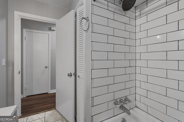 bathroom featuring vanity and tiled shower / bath