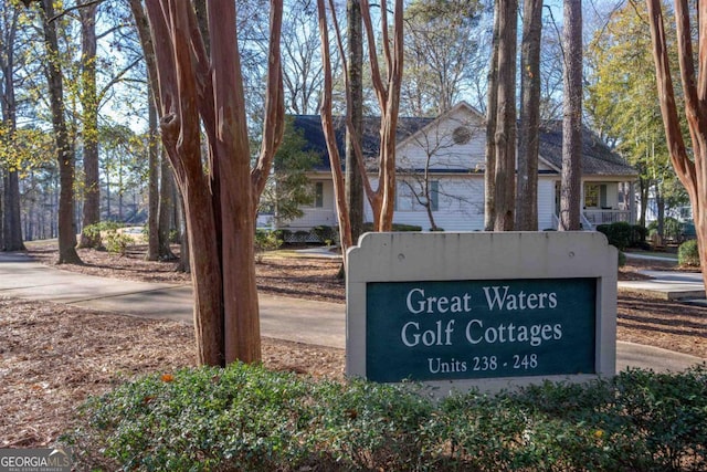 view of community / neighborhood sign