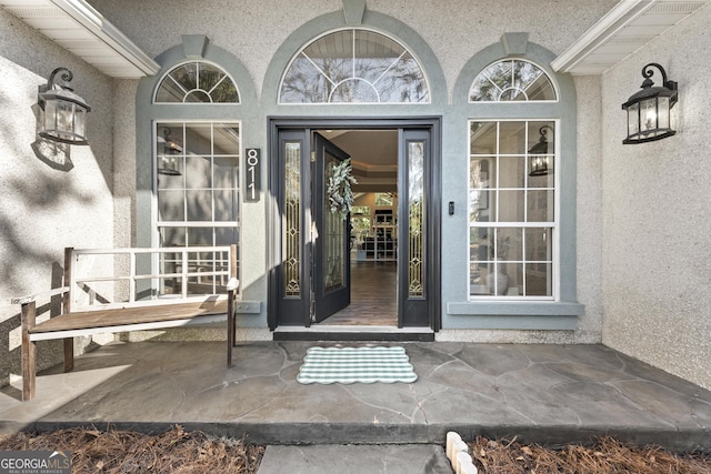 view of exterior entry with stucco siding