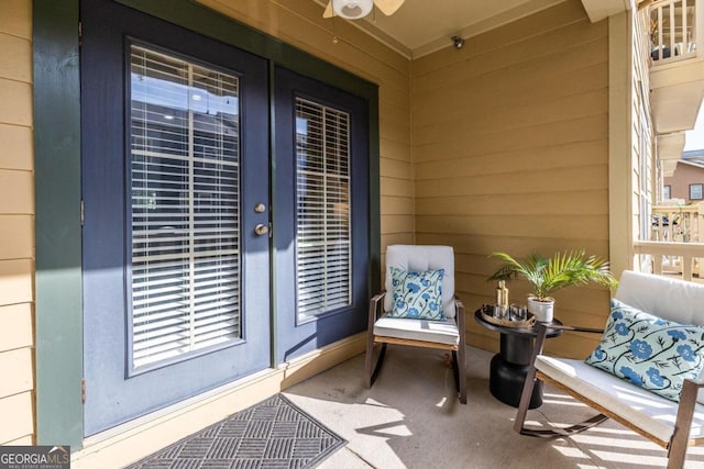 property entrance featuring ceiling fan