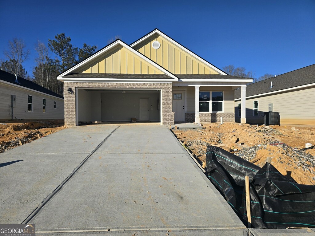 view of front of home featuring covered porch and a garage