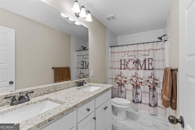 bathroom featuring a shower with curtain, vanity, and toilet