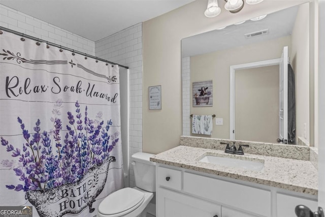 bathroom with a shower with curtain, vanity, and toilet