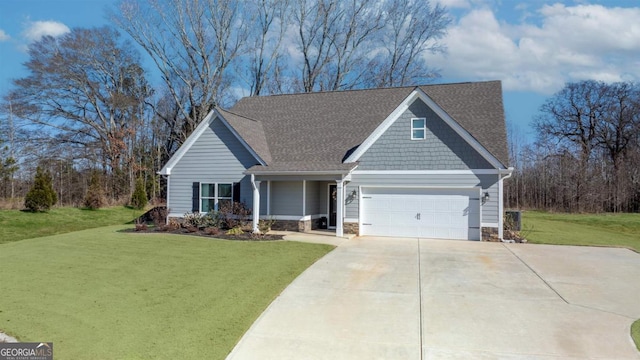 craftsman-style house featuring a front lawn