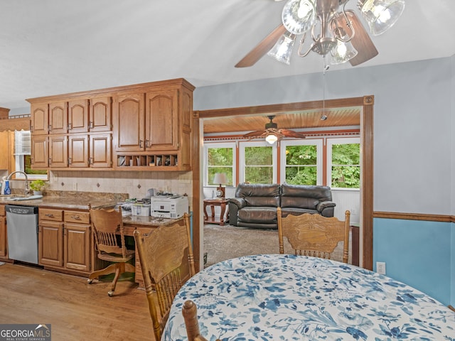 dining space featuring ceiling fan, light wood-type flooring, and sink