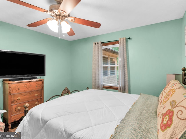 bedroom with ceiling fan