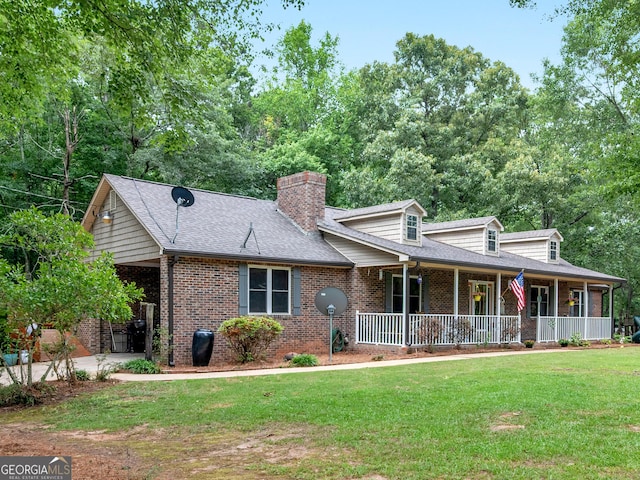 view of front of home featuring a front lawn and covered porch