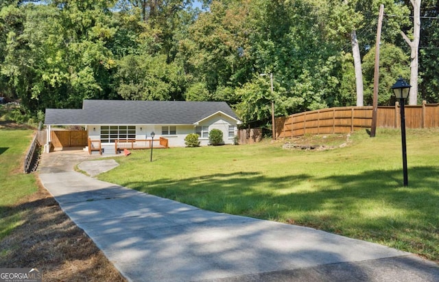 view of front of home featuring a front lawn