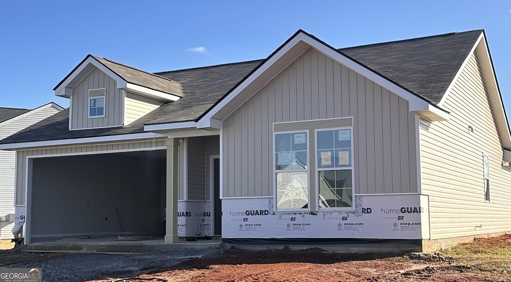 view of front of home featuring a garage