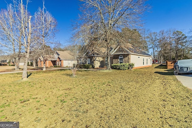 view of front of house featuring a front yard