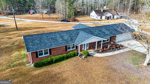 single story home featuring a front lawn