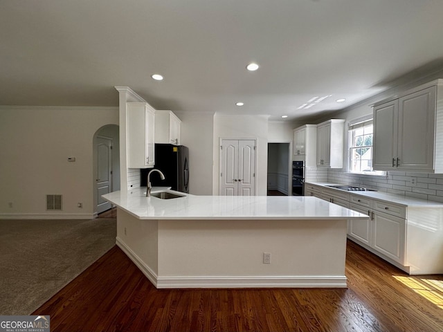 2750 Olde Towne Pkwy, Duluth, GA 30097 - kitchen featuring a peninsula, black appliances, arched walkways, recessed lighting, and a sink