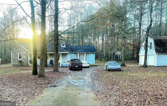 view of front facade with a garage