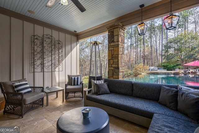 sunroom with ceiling fan