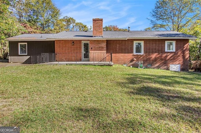 back of house featuring a yard