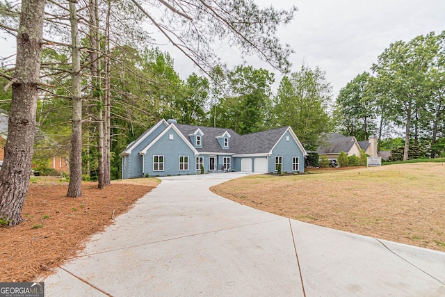 view of front of home with a front lawn