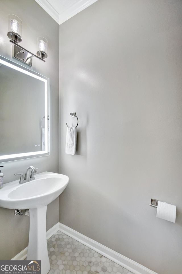 bathroom with ornamental molding