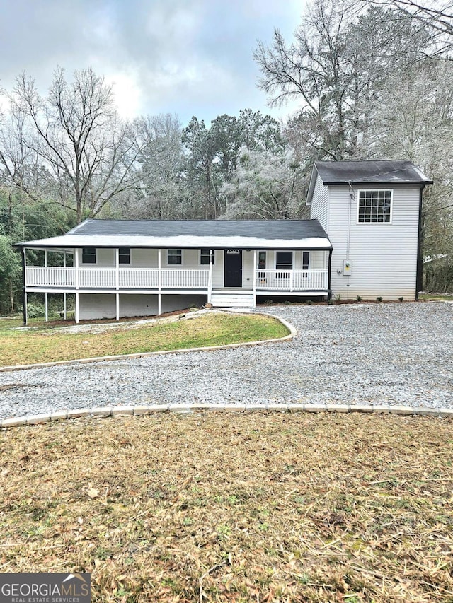 view of front of house with a front yard