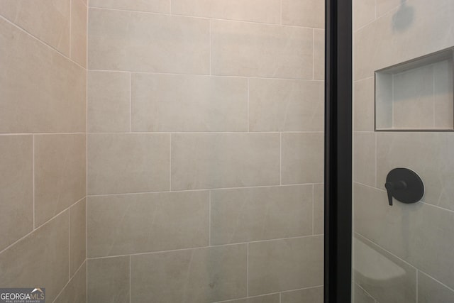 room details featuring a tile shower