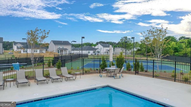 view of swimming pool