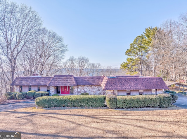 view of front of house featuring a carport