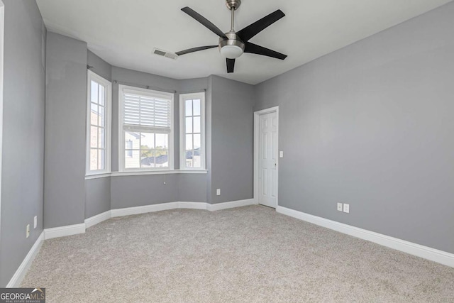 carpeted empty room featuring ceiling fan